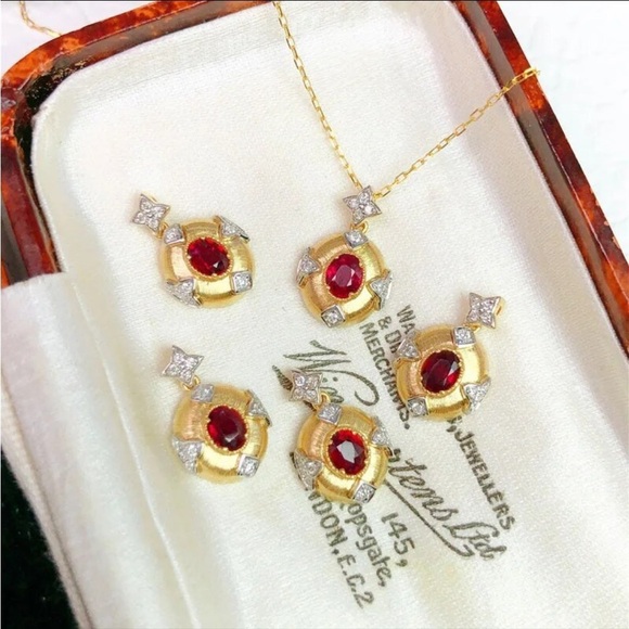 NWOT Elegant vintage style Red Stone Pendant 18K Gold Plated - Picture 5 of 12